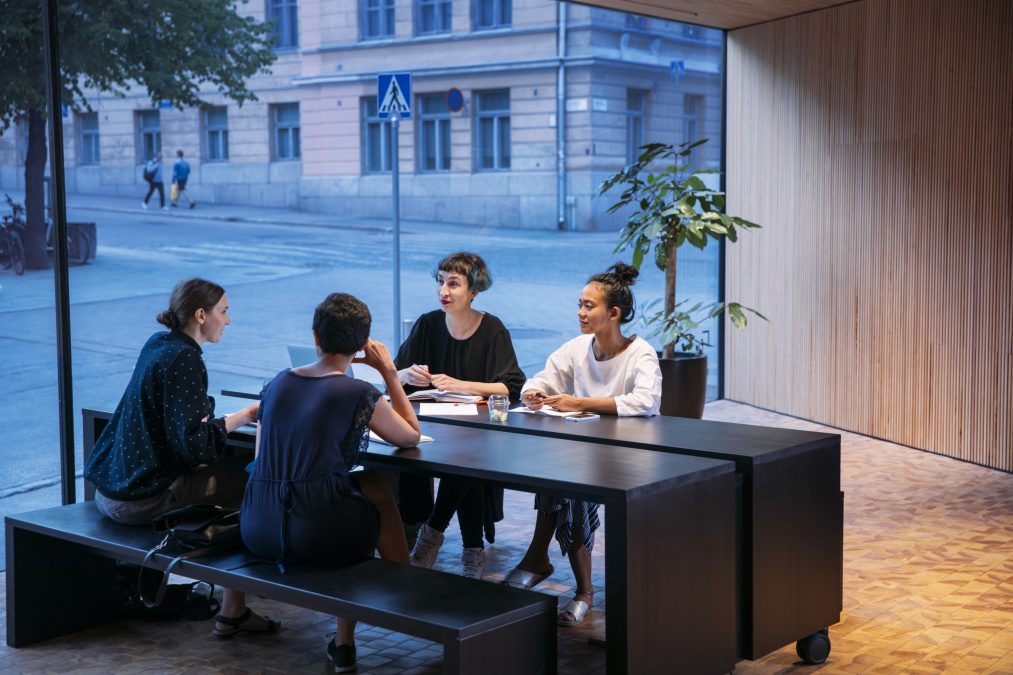 Four women in work meeting. Photographer: Jussi Hellsten.